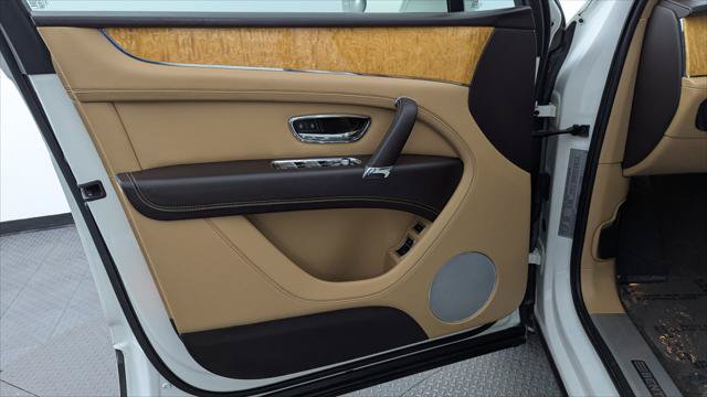 Used 2019 Bentley Bentayga AWD/4WD image 13