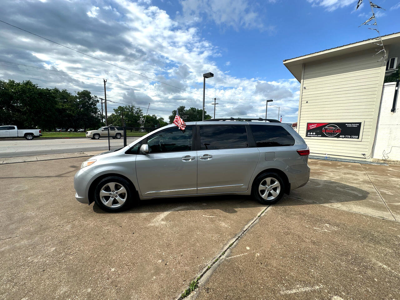 Used 2015 Toyota Sienna LE image 5