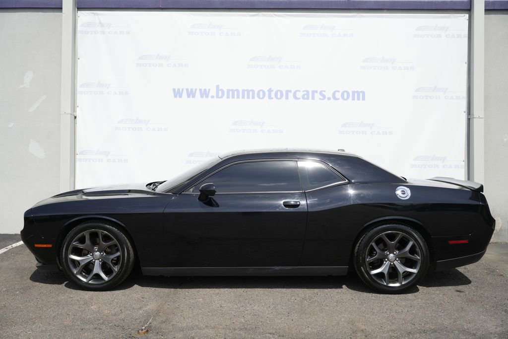 Used 2015 Dodge Challenger SXT image 8