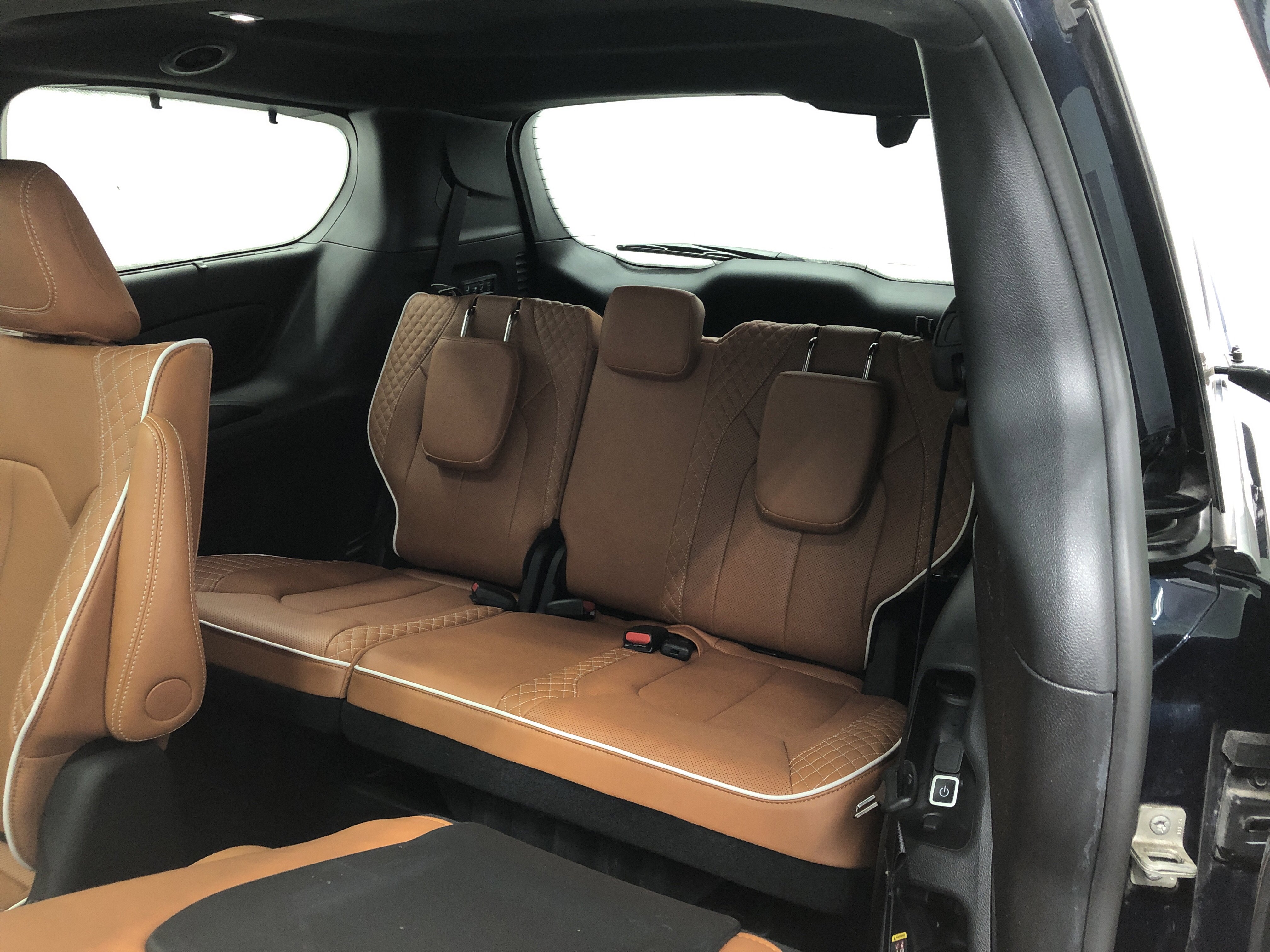 Certified 2024 Chrysler Pacifica Pinnacle FWD image 11