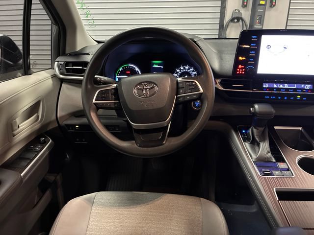 Used 2021 Toyota Sienna LE FWD image 13