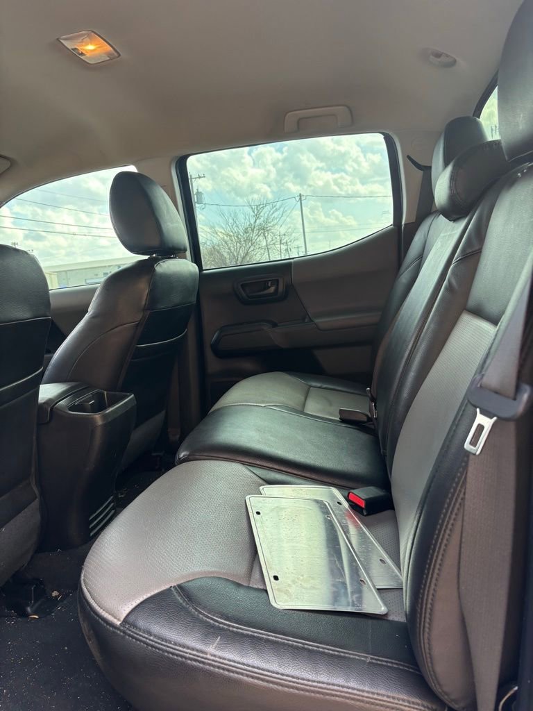 Used 2018 Toyota Tacoma SR w/ SR Convenience Package image 10