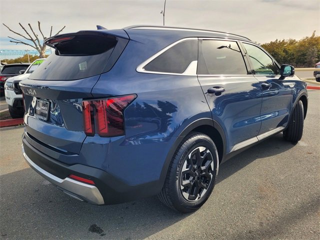 Used 2024 Kia Sorento S w/ Panoramic Sunroof Package image 4