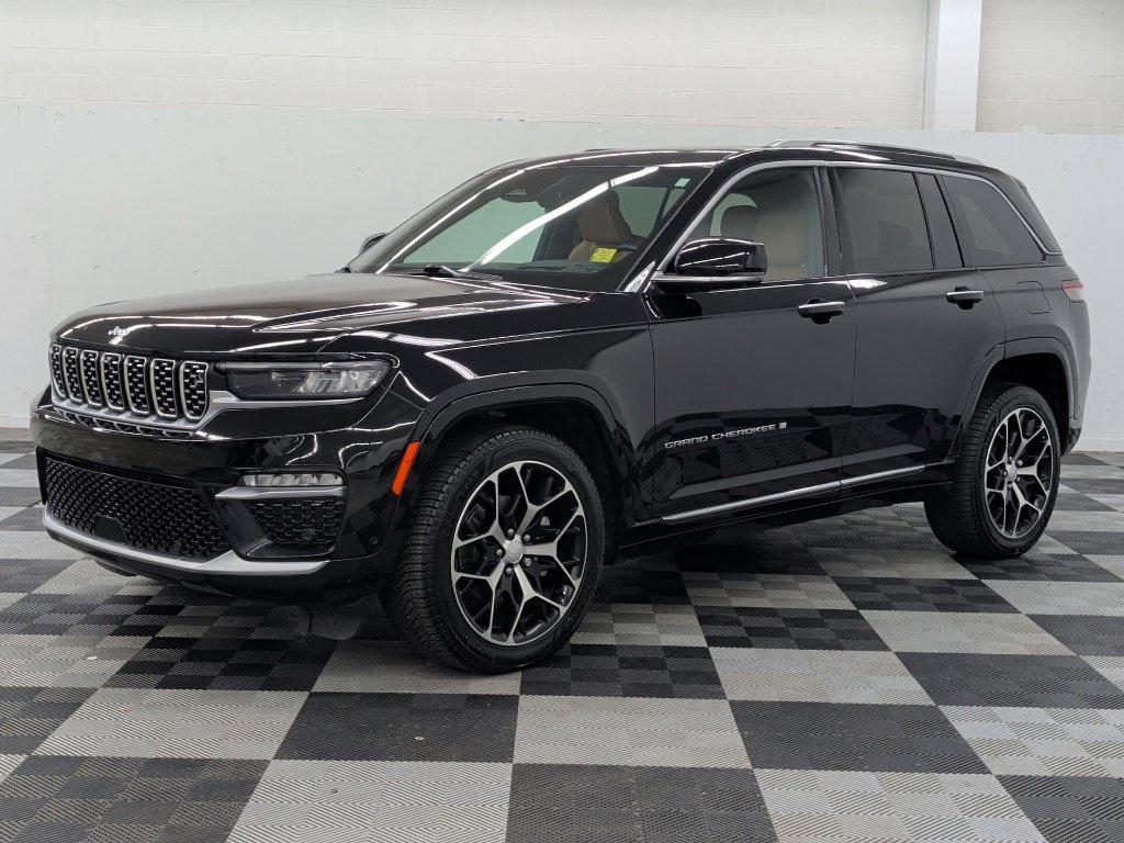 Used 2023 Jeep Grand Cherokee Summit AWD/4WD image 3