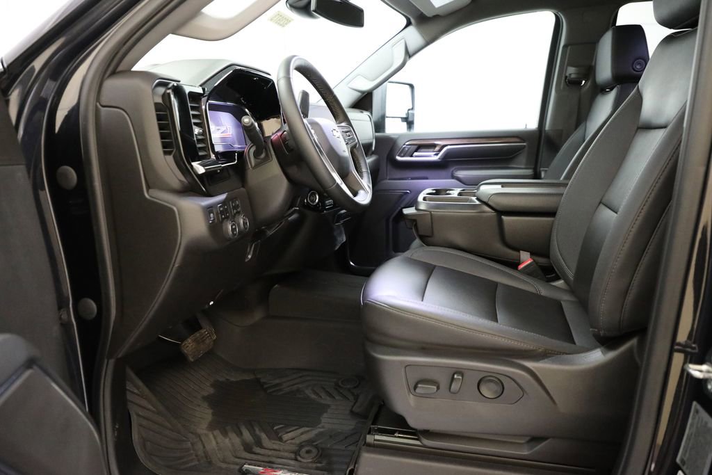 Used 2024 Chevrolet Silverado 2500 LT image 9