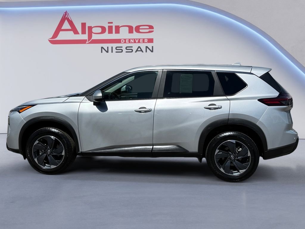 Used 2025 Nissan Rogue SV AWD/4WD image 2