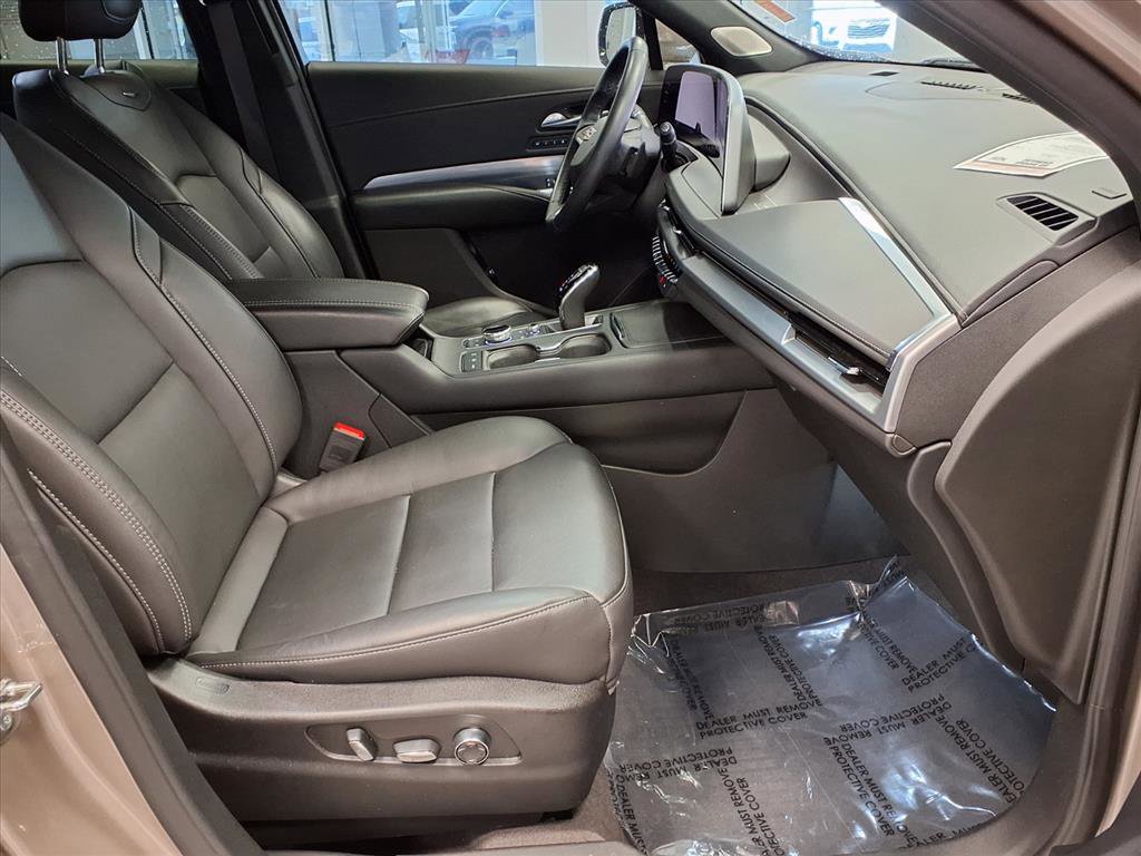 Certified 2025 Cadillac XT4 Premium Luxury image 10