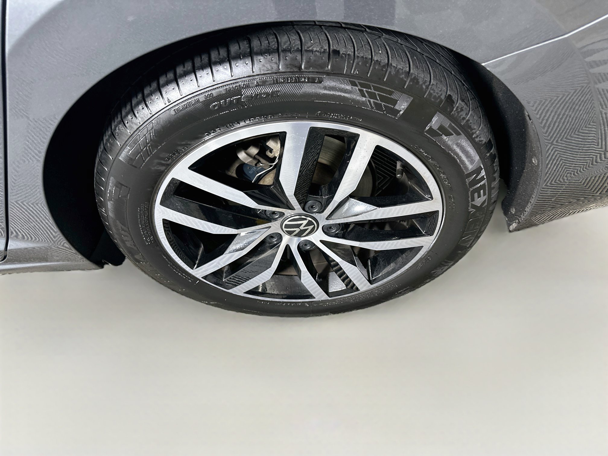 Used 2025 Volkswagen Jetta SE FWD image 11