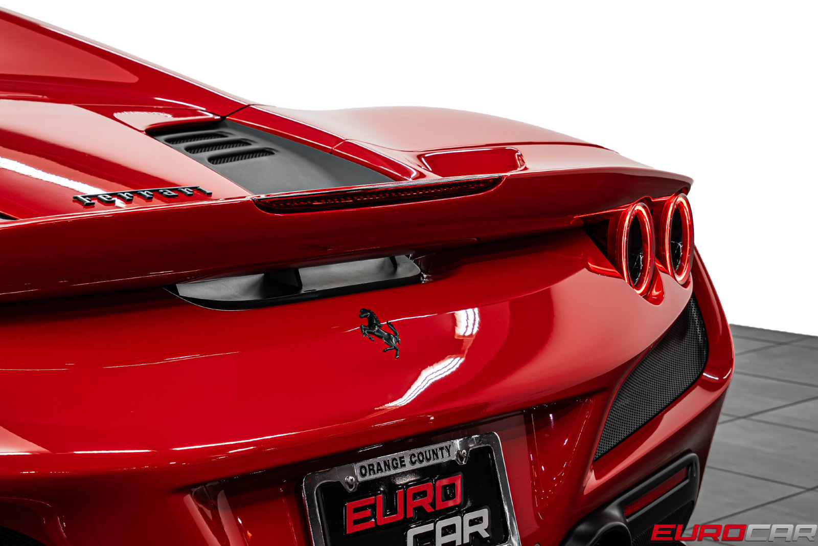 Used 2021 Ferrari F8 Tributo RWD image 25