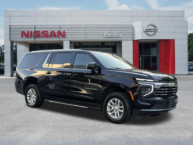 Used 2025 Chevrolet Suburban LT RWD image 1