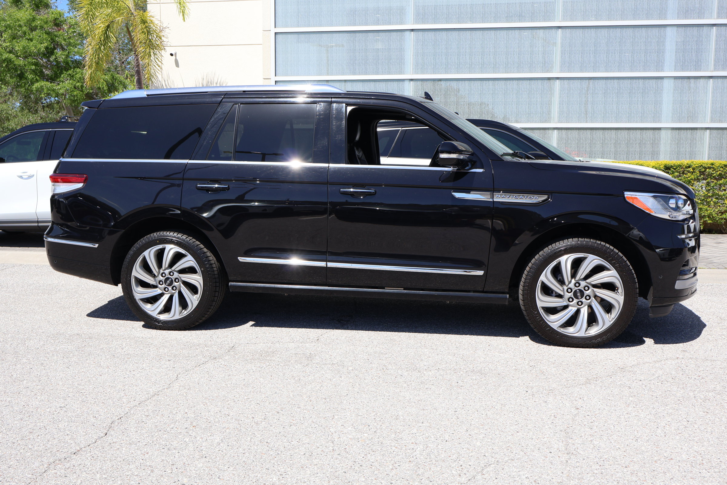 Used 2022 Lincoln Navigator Reserve RWD image 10