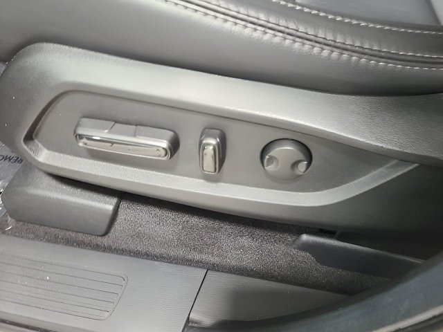 Used 2025 Honda Pilot EX-L image 18