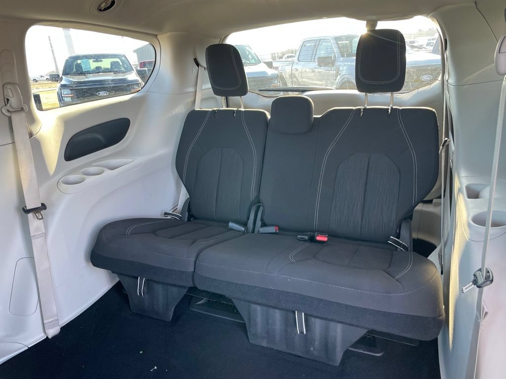 Used 2024 Chrysler Voyager LX FWD image 9