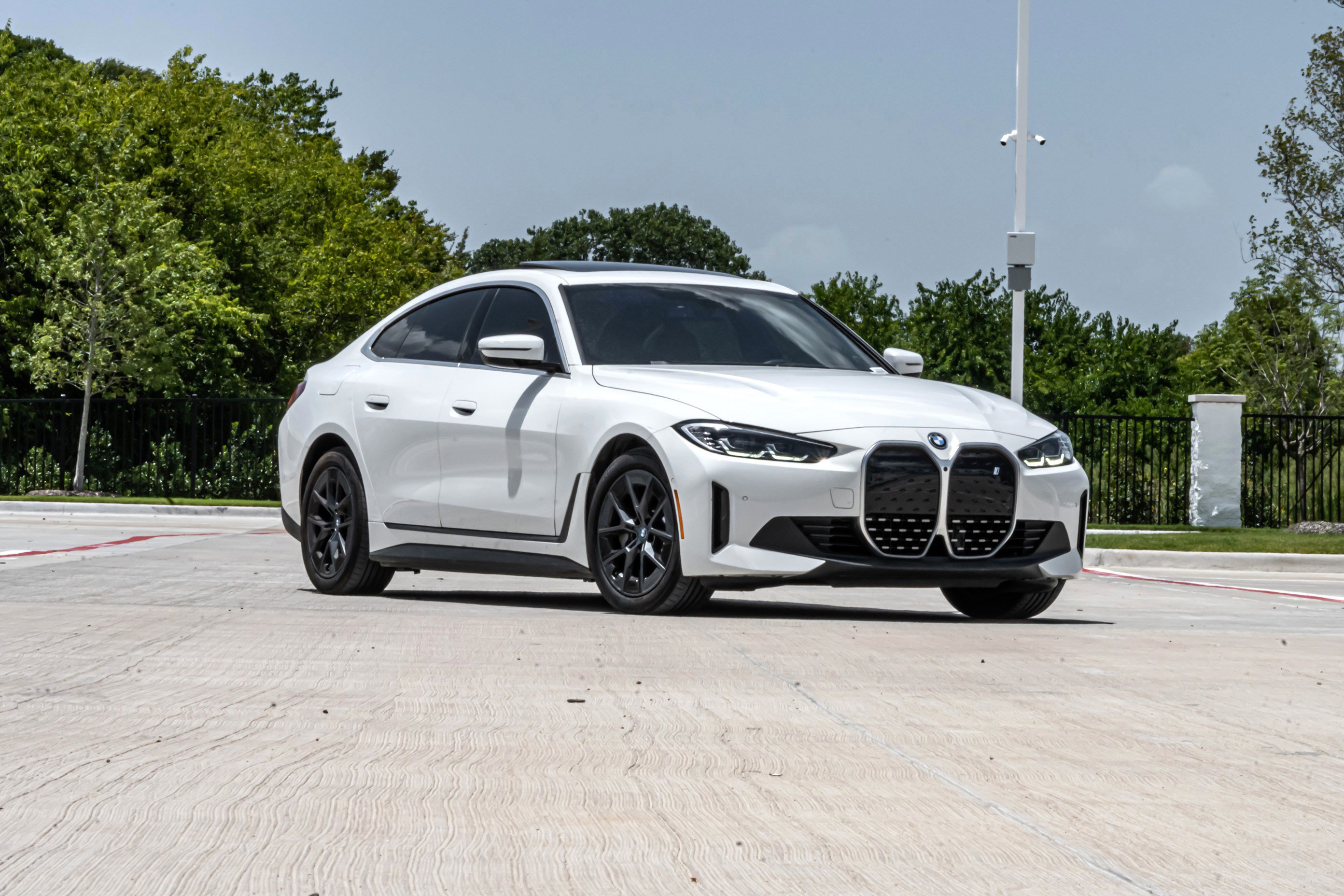 Used 2024 BMW i4 eDrive40 w/ Premium Package RWD image 2