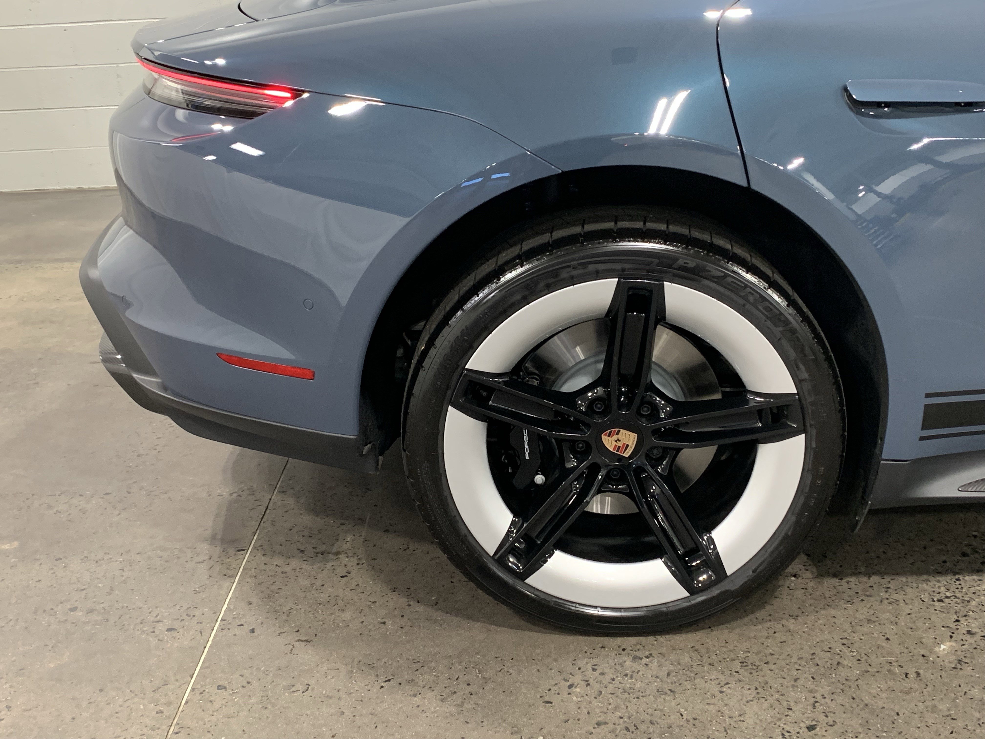 New 2026 Porsche Taycan GTS AWD/4WD image 39