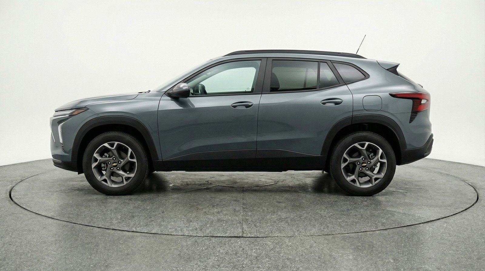 Used 2025 Chevrolet Trax LT FWD image 5