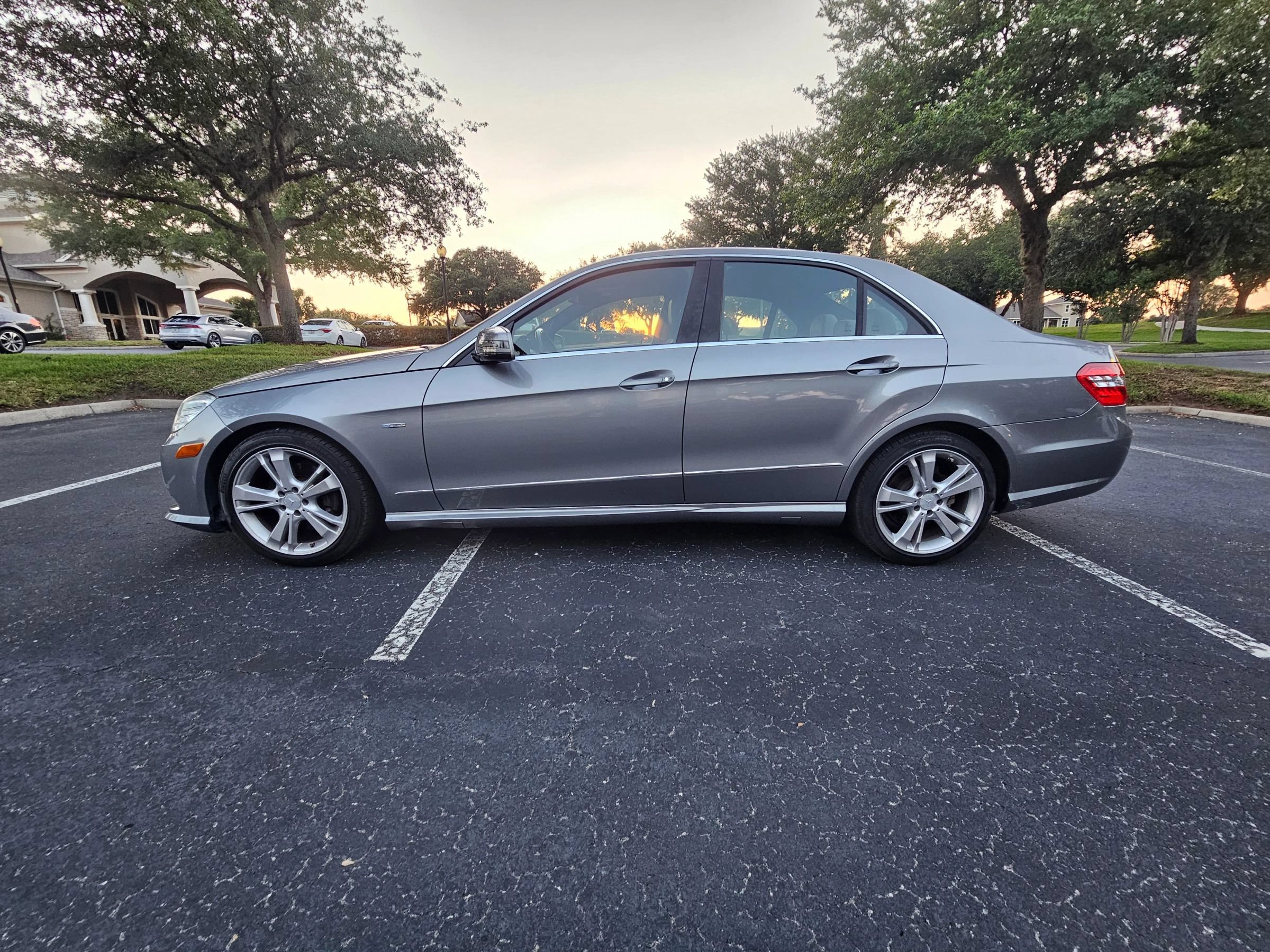 Used 2012 Mercedes-Benz E 350 Sedan image 3