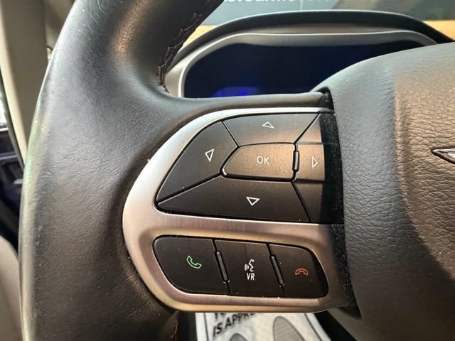 Used 2018 Chrysler Pacifica Touring-L FWD image 26