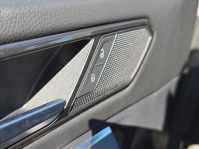 Used 2023 Volkswagen Tiguan SE R-Line FWD image 8