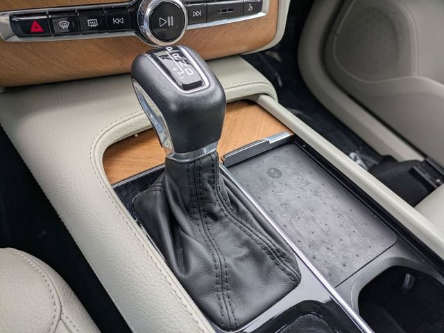 Used 2022 Volvo XC90 T6 Momentum w/ Advanced Package image 16