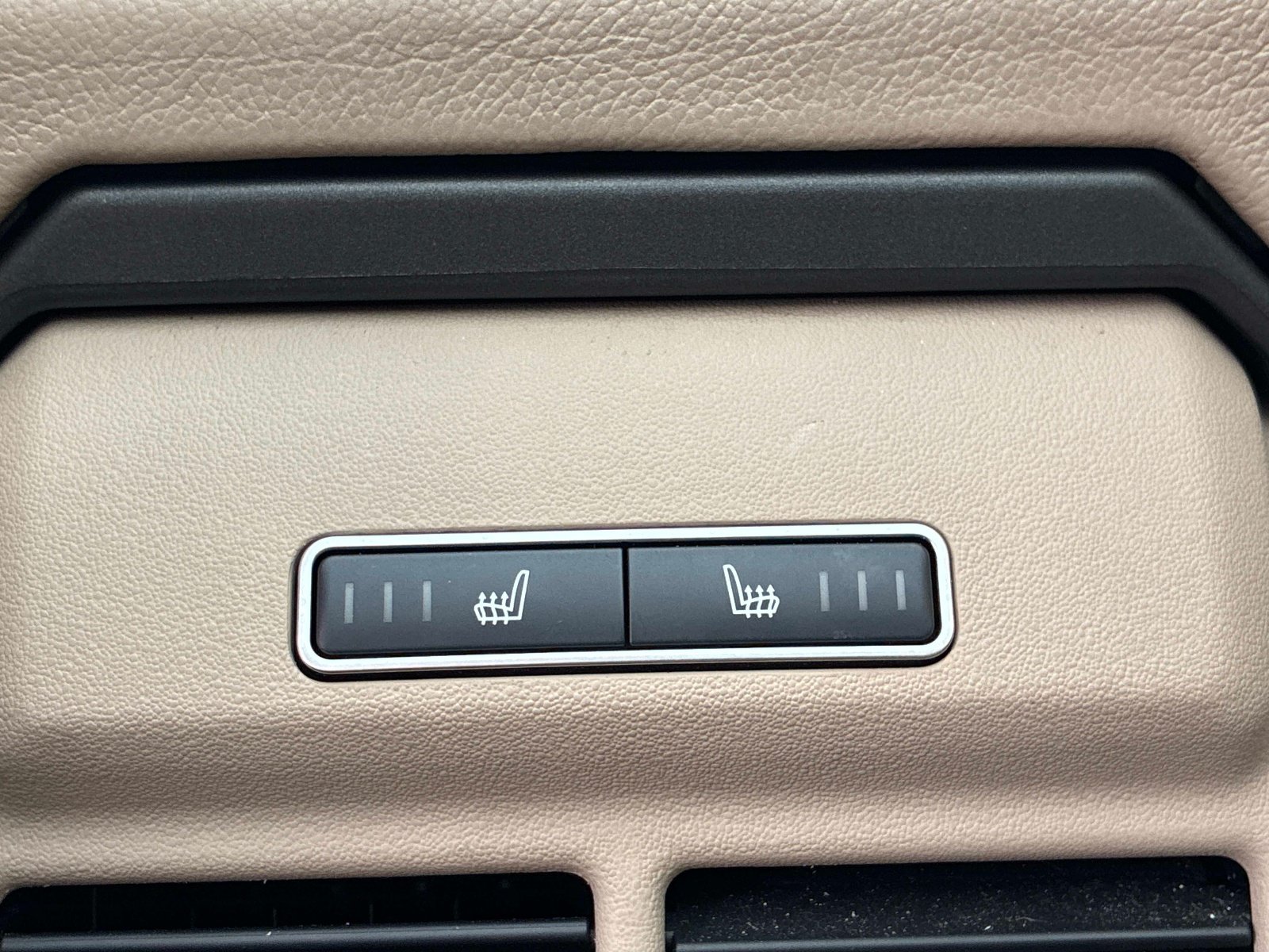 Used 2018 Land Rover Range Rover Evoque AWD/4WD image 17