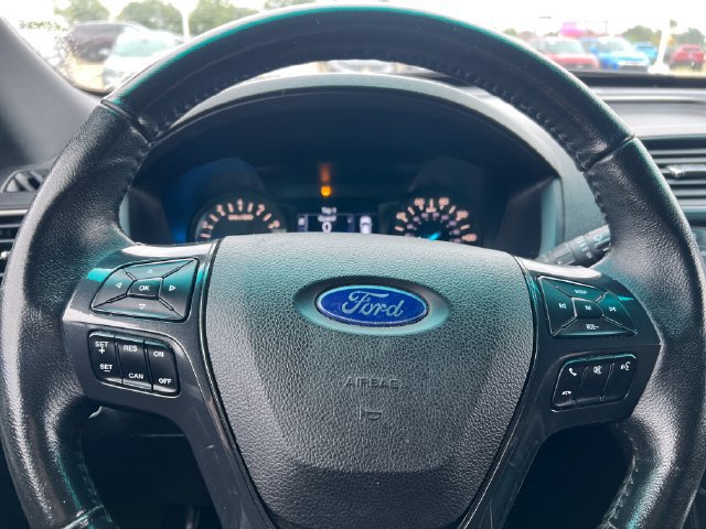 Used 2017 Ford Explorer XLT AWD/4WD image 25