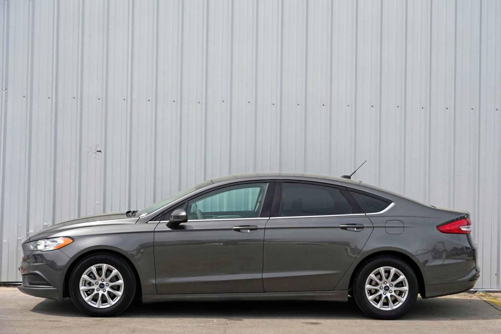 Used 2018 Ford Fusion S image 39