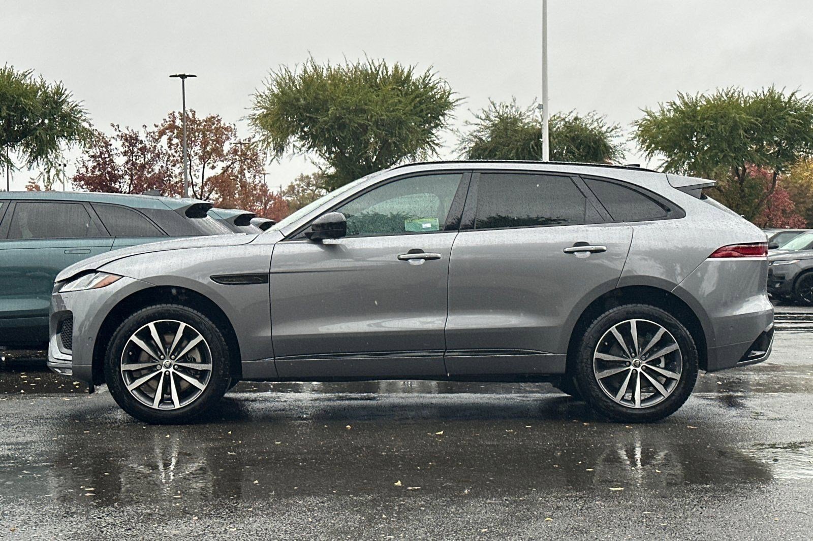 New 2026 Jaguar F-PACE R-Dynamic S image 2