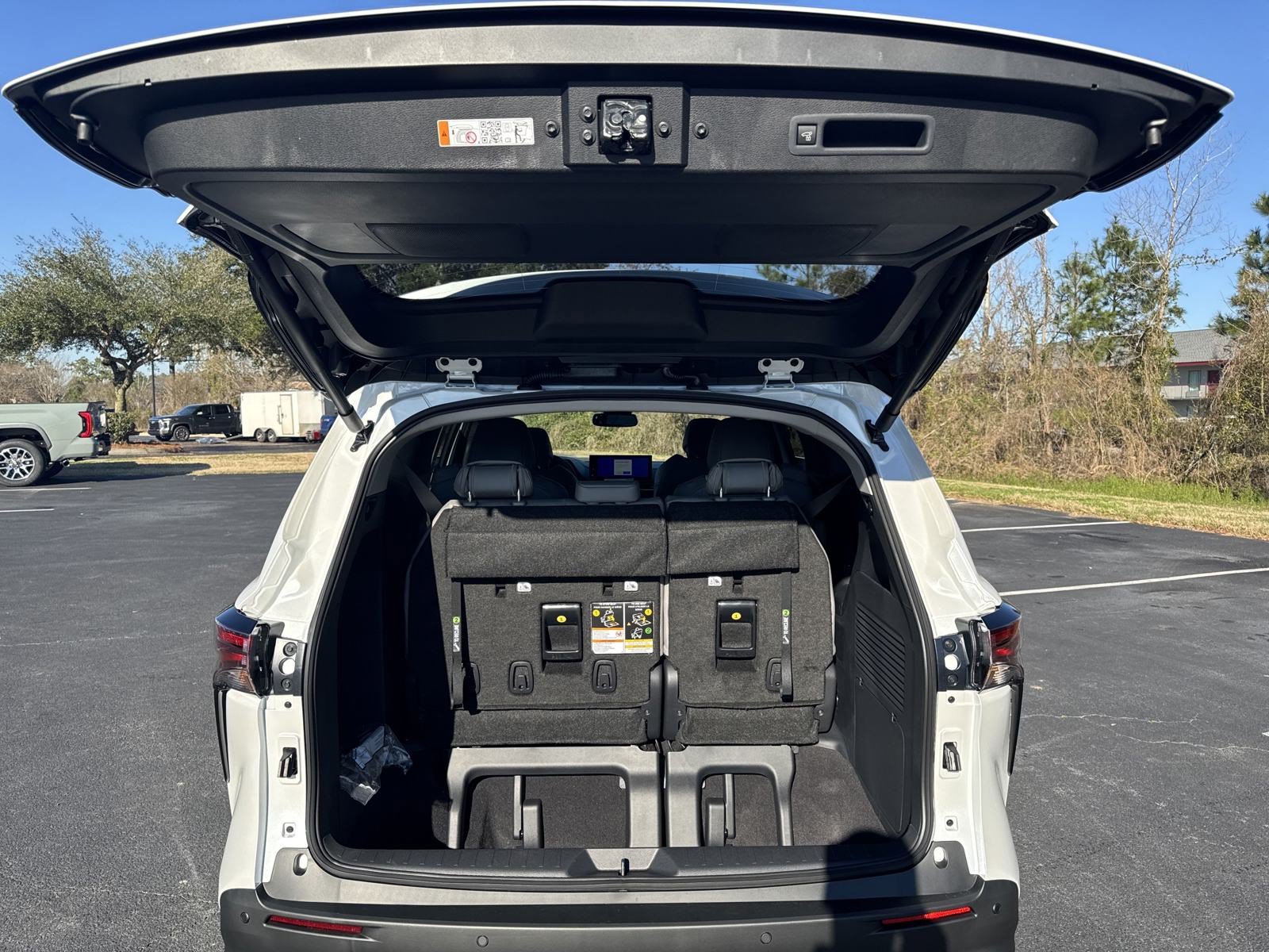 New 2025 Toyota Sienna XLE FWD image 40