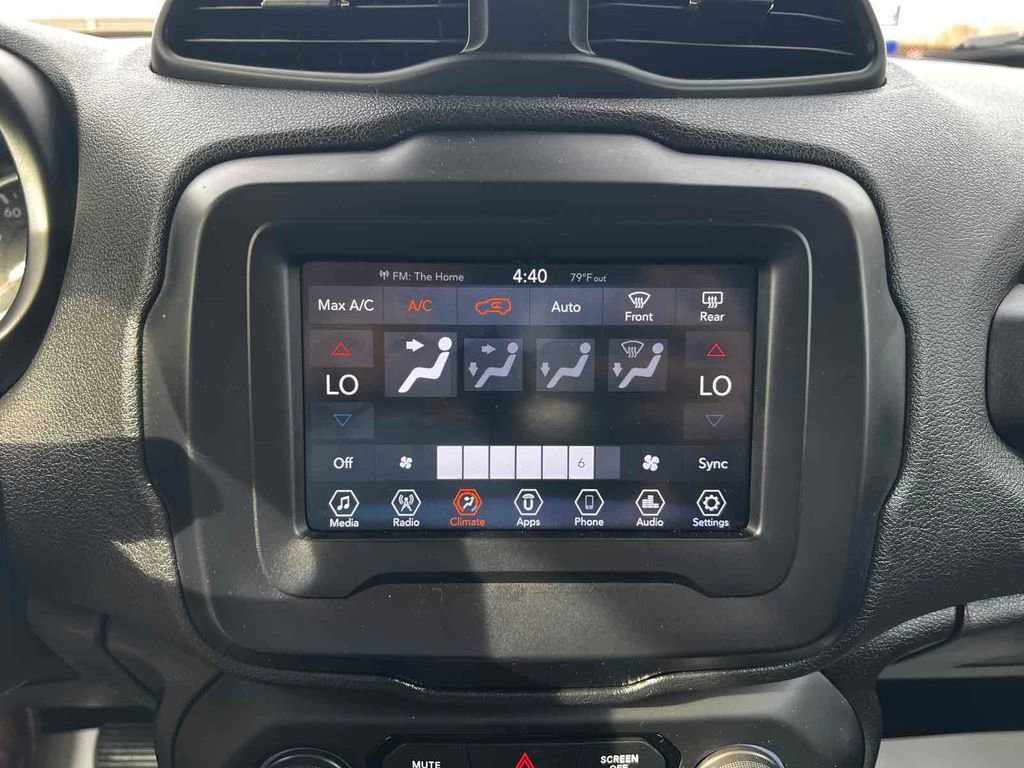 Used 2018 Jeep Renegade Latitude image 26