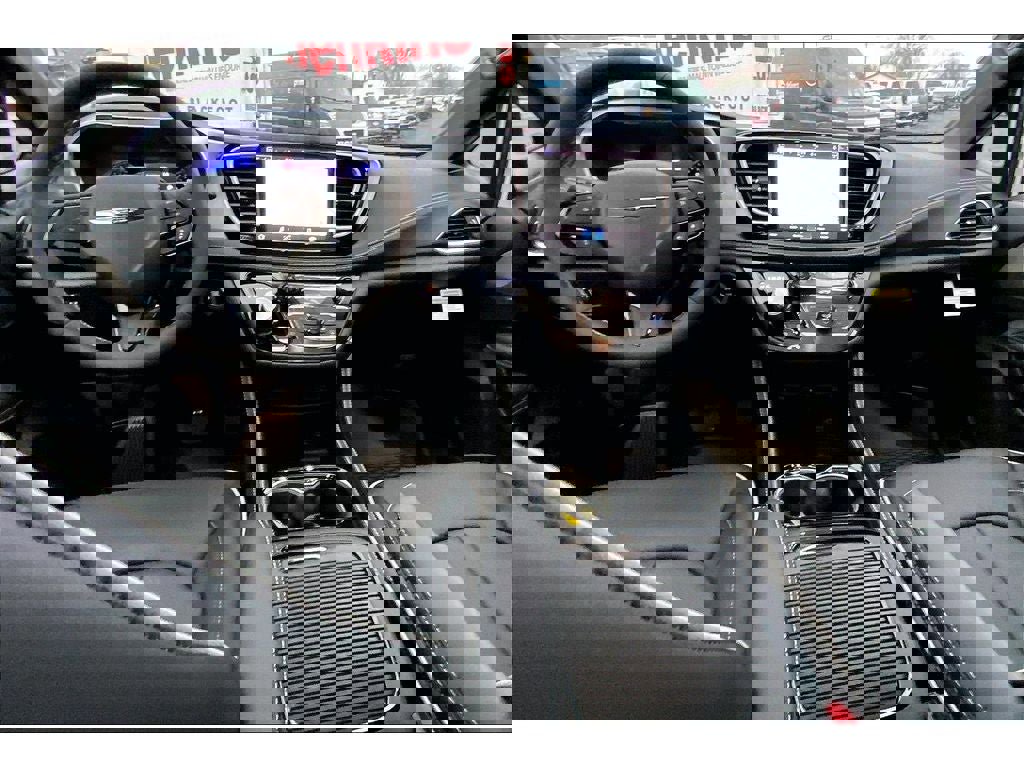 New 2026 Chrysler Pacifica Limited image 7