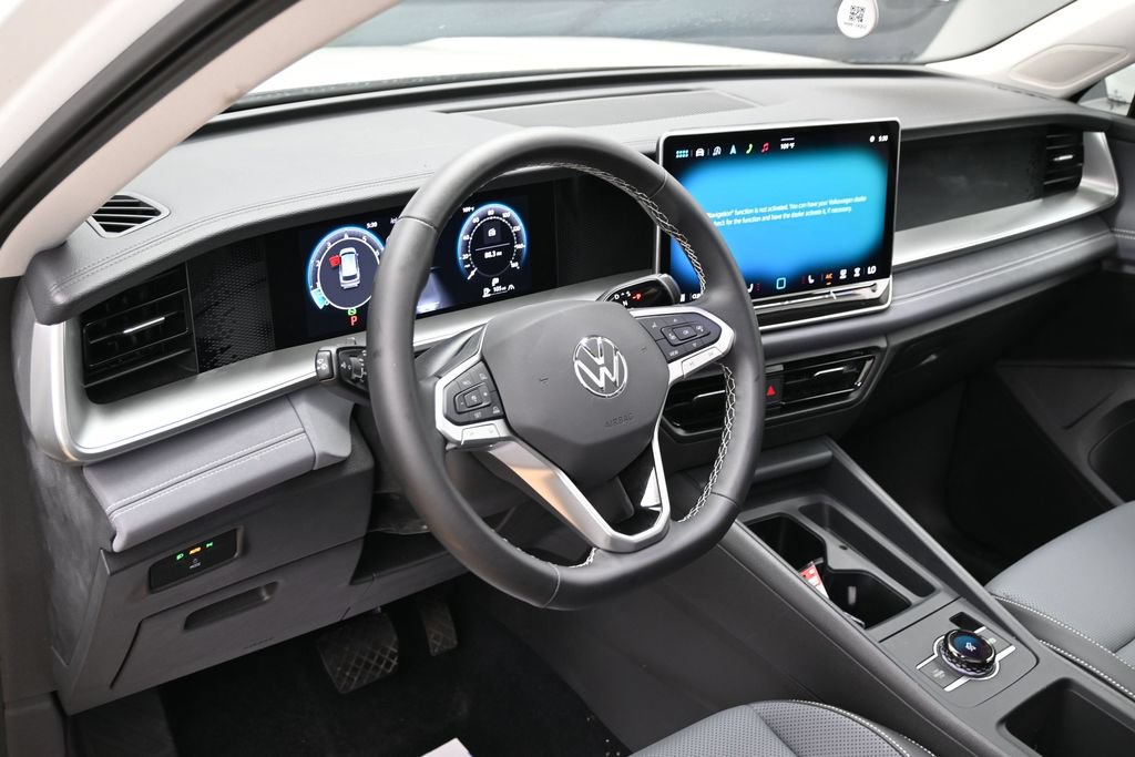 Used 2025 Volkswagen Tiguan SE w/ Panoramic Sunroof Package AWD/4WD image 14