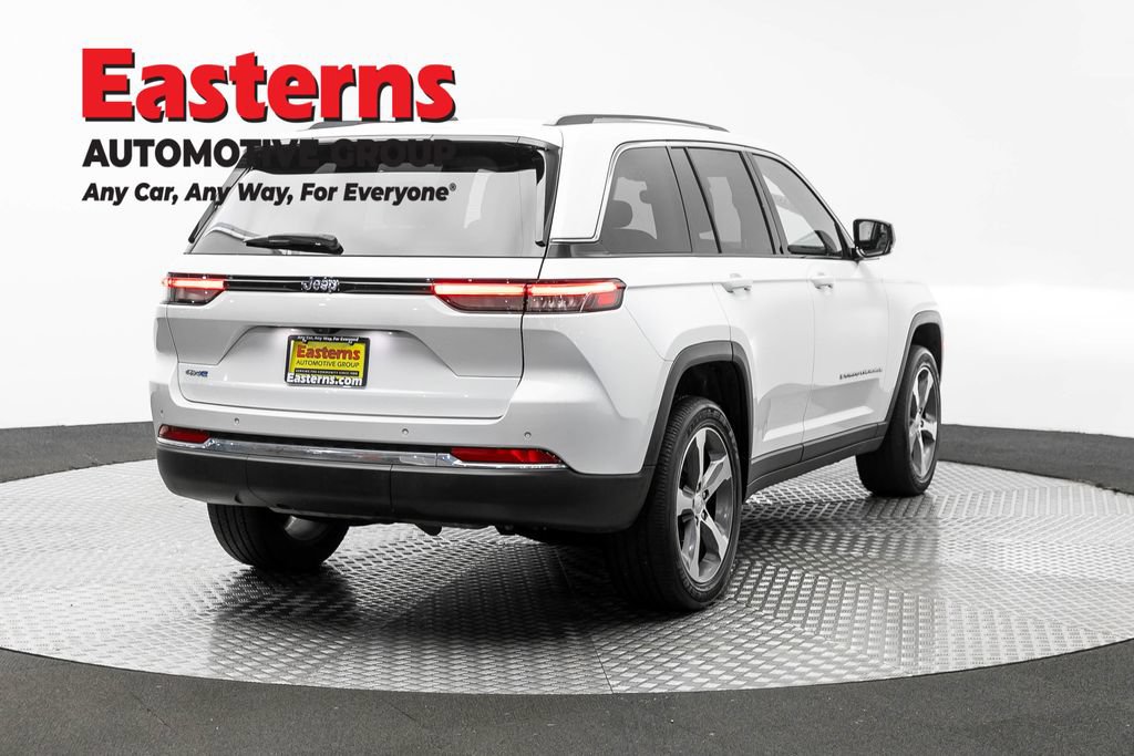 Used 2023 Jeep Grand Cherokee 4WD 4xe image 5