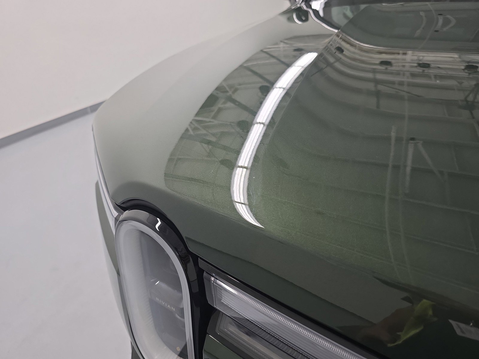 Used 2025 Rivian R1S Adventure AWD/4WD image 35