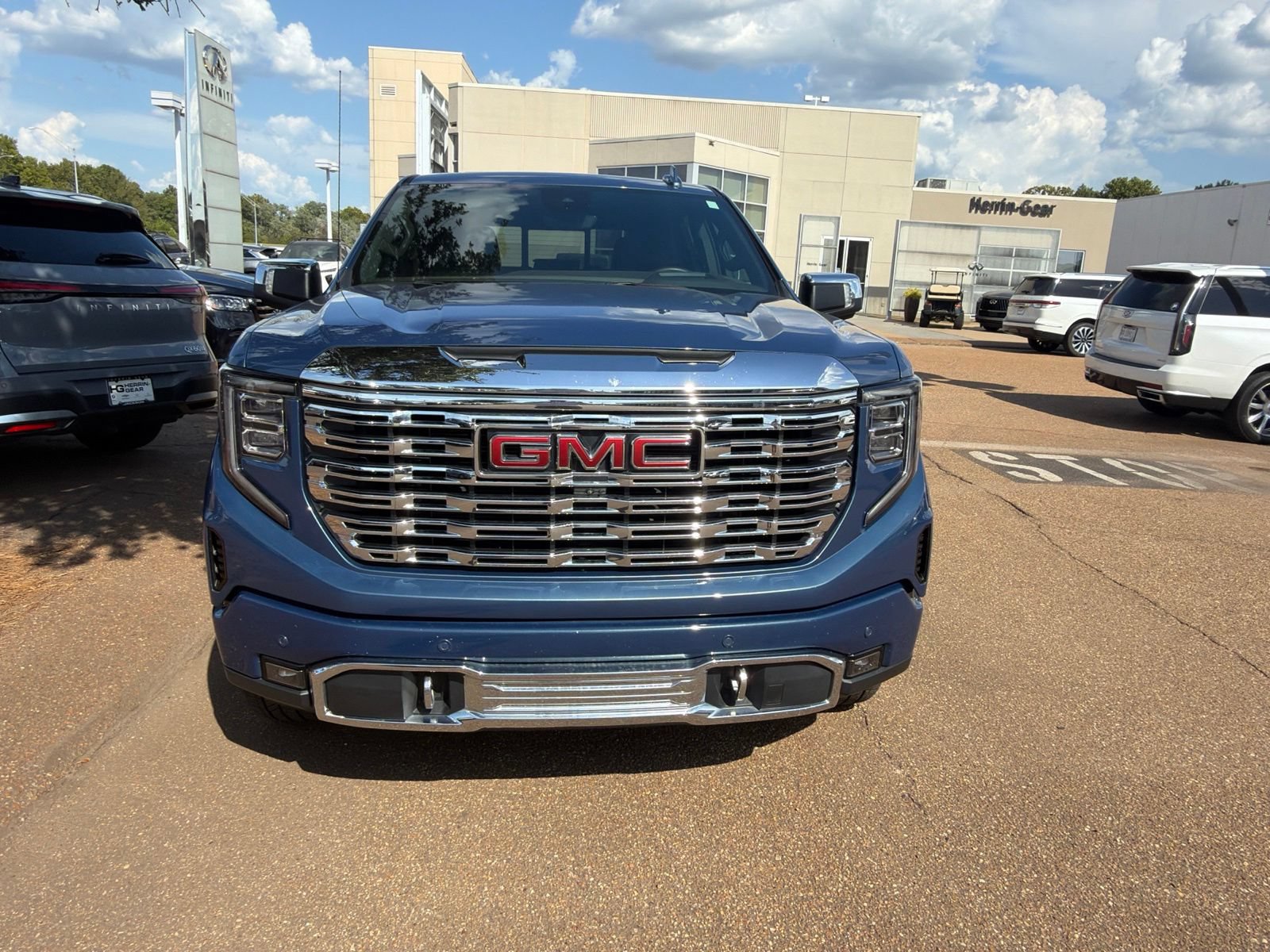 Used 2024 GMC Sierra 1500 Denali w/ Technology Package AWD/4WD image 2