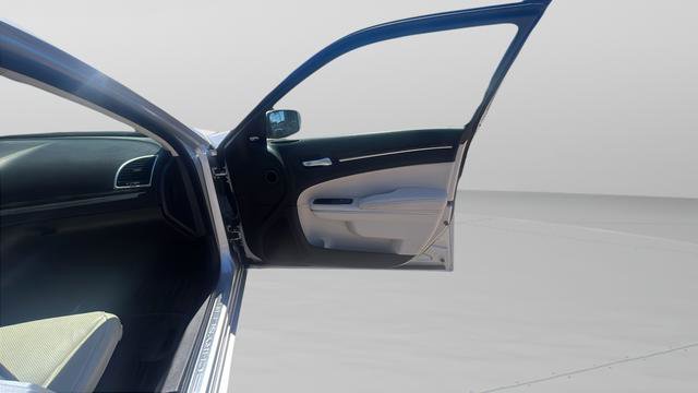 Used 2021 Chrysler 300 Touring L AWD/4WD image 25
