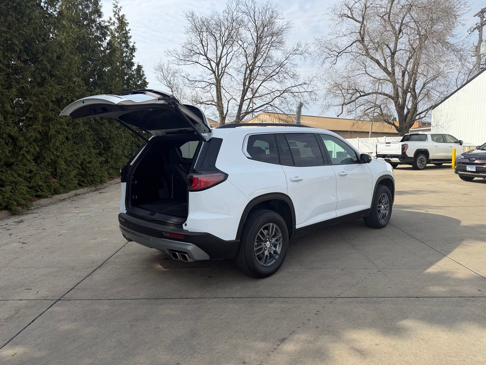 Used 2025 GMC Acadia Elevation AWD/4WD image 32