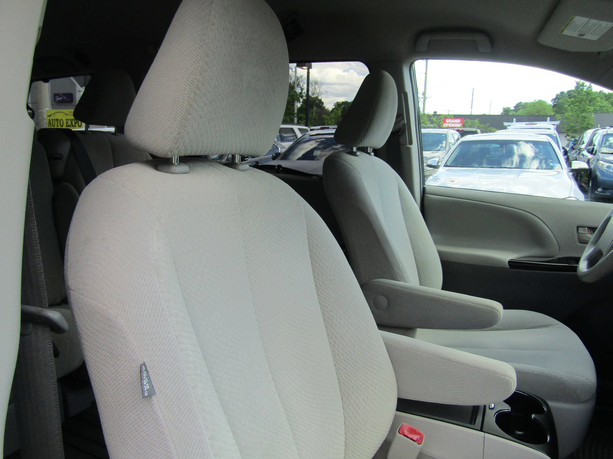 Used 2013 Toyota Sienna LE w/ Towing Pkg FWD image 14