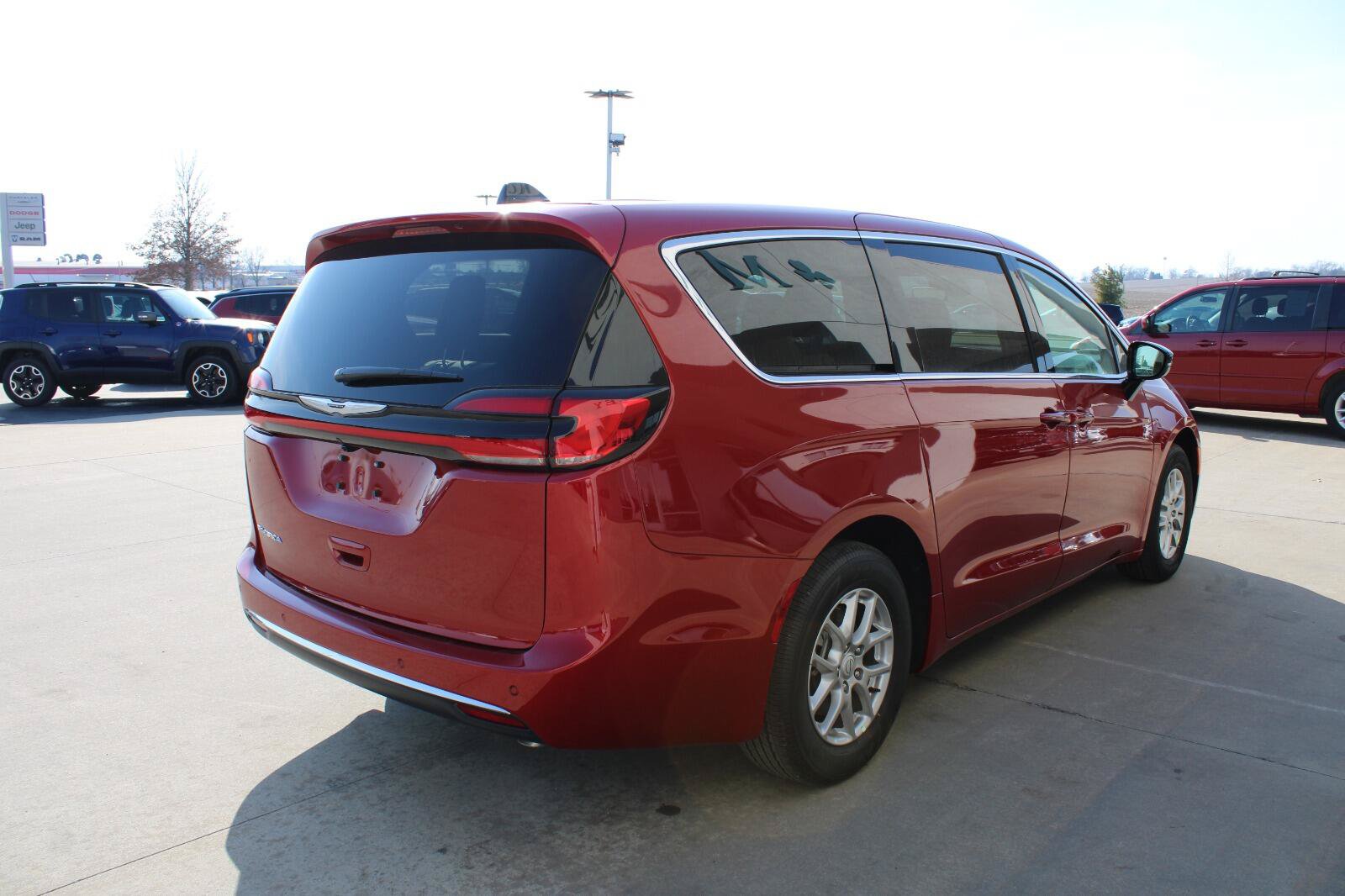 New 2026 Chrysler Pacifica Select FWD image 7