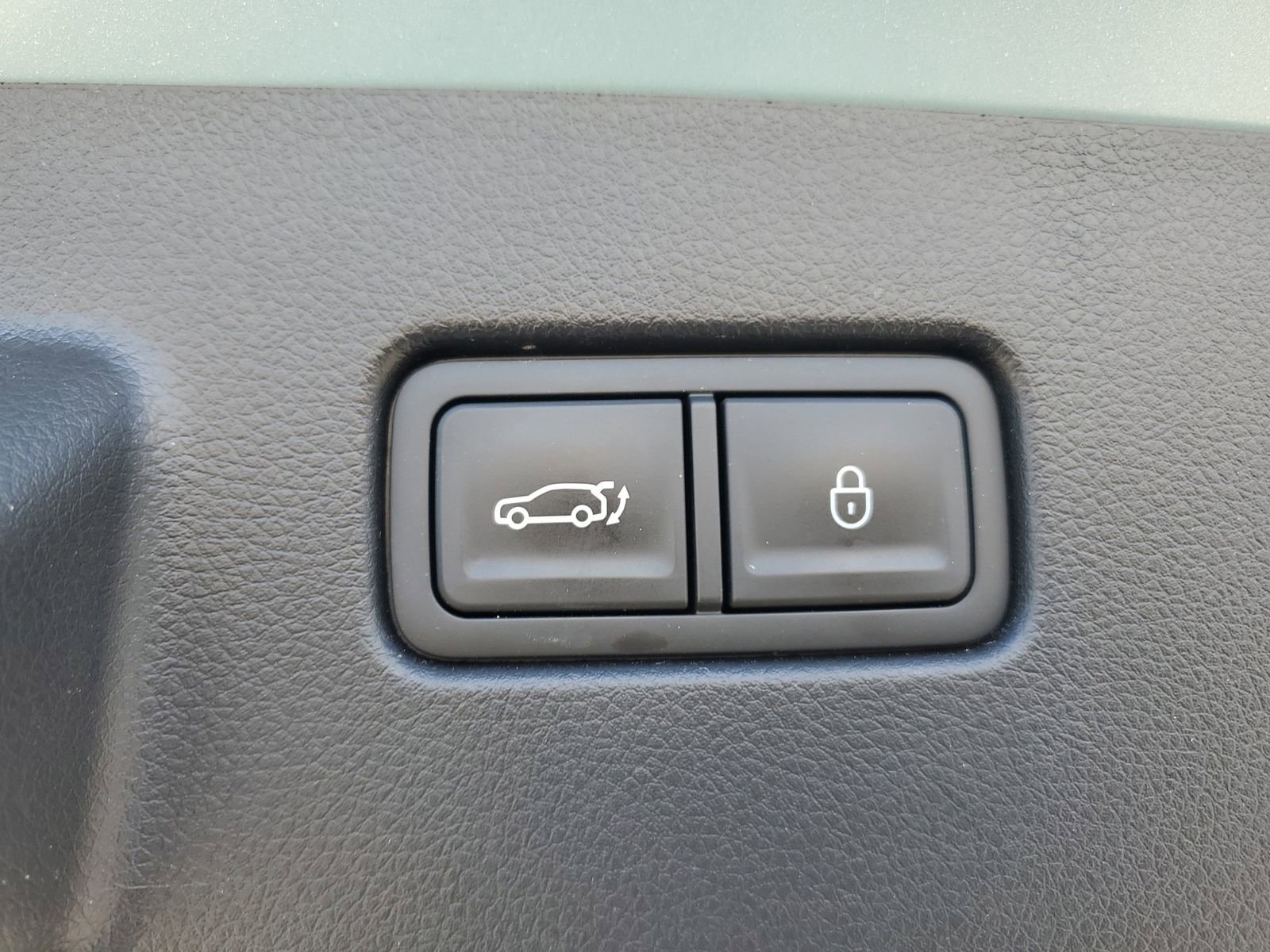 Used 2023 Genesis GV60 Advanced AWD/4WD image 9