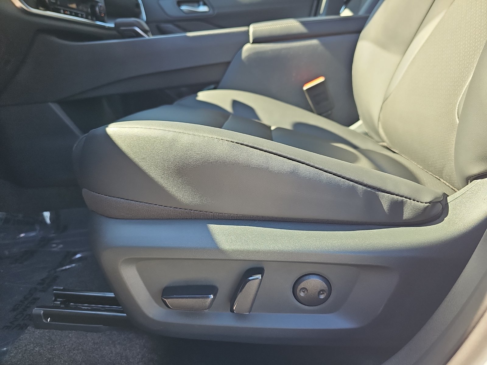New 2027 Nissan Rogue Dark Armor FWD image 33