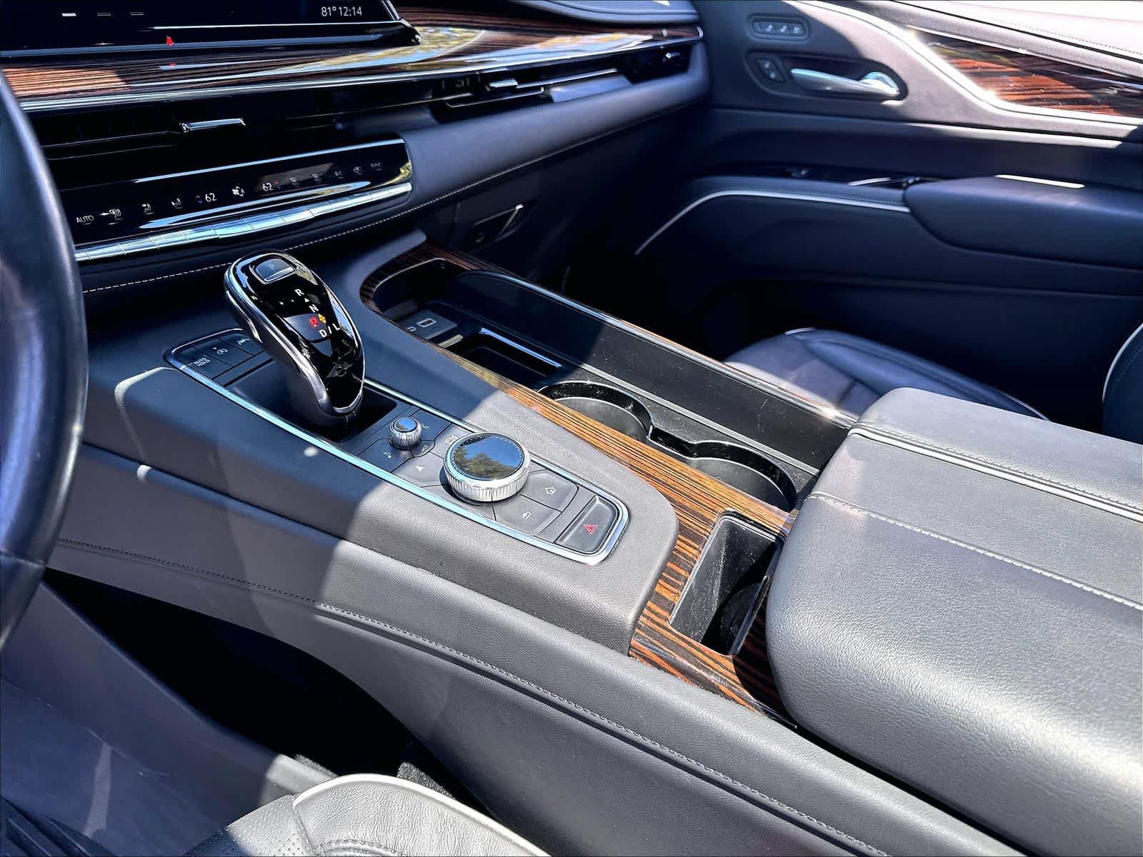 Used 2024 Cadillac Escalade Premium Luxury w/ LPO, Floor Liner Package AWD/4WD image 19