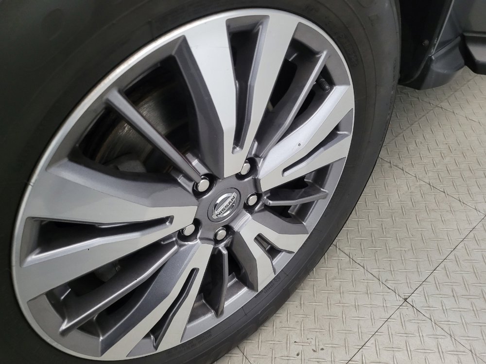 Used 2020 Nissan Pathfinder SV image 31