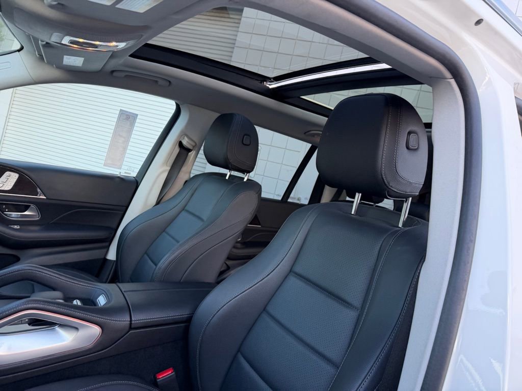 Used 2024 Mercedes-Benz GLS 450 4MATIC image 17