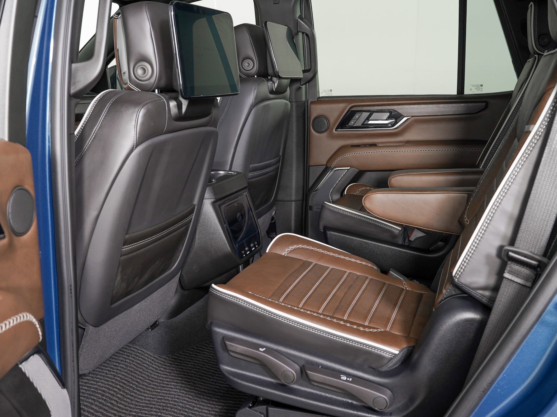 Used 2026 GMC Yukon Denali Ultimate AWD/4WD image 15