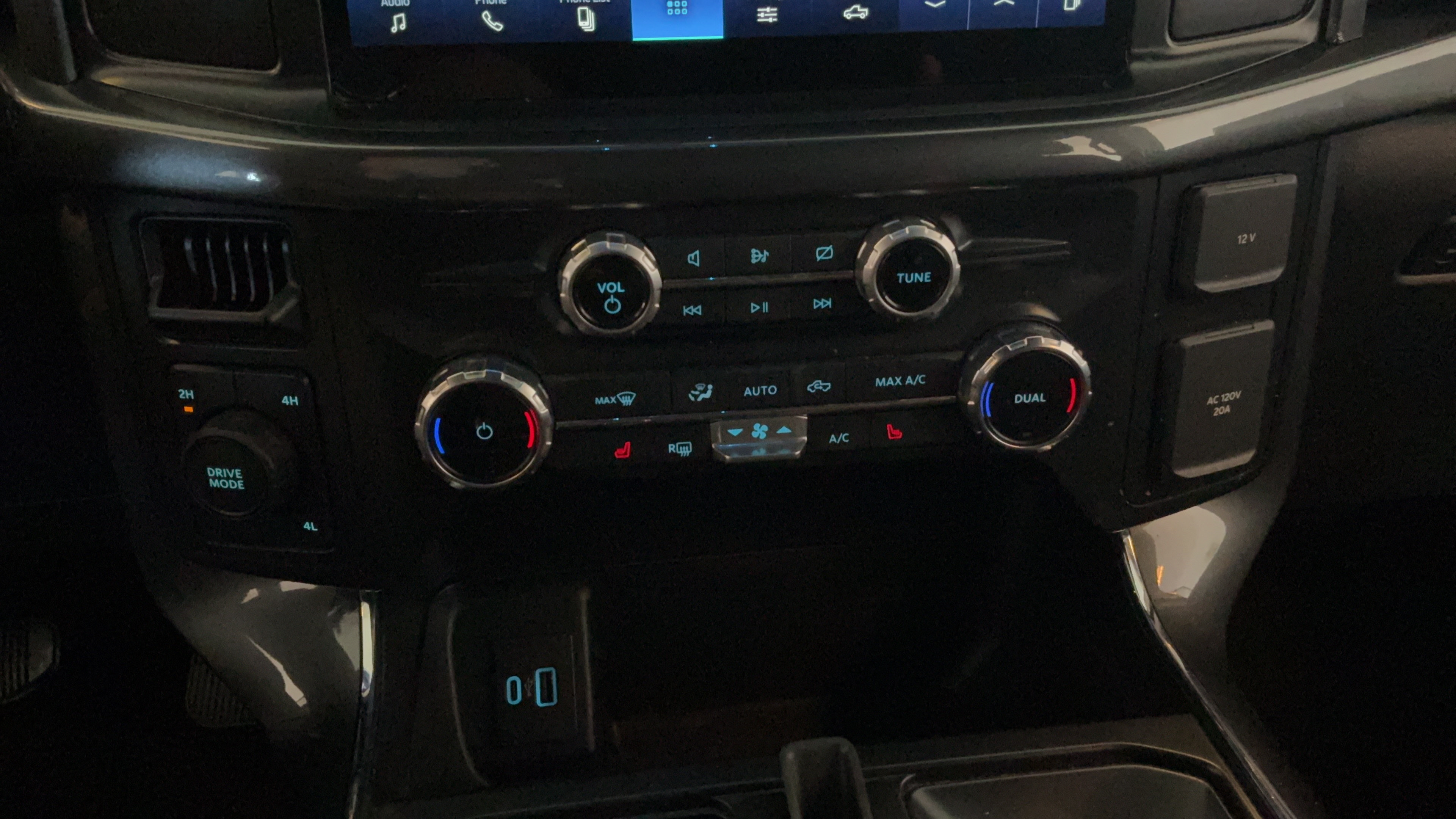 Used 2022 Ford F150 XLT w/ Equipment Group 302A High AWD/4WD image 16