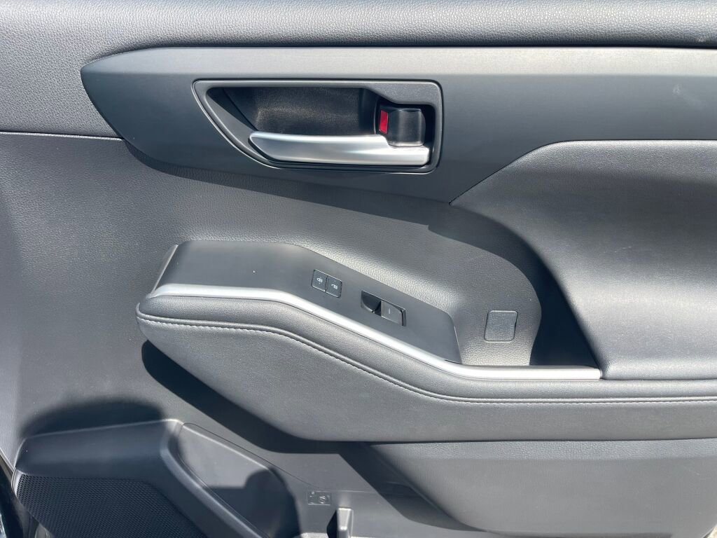 Used 2023 Toyota Highlander XLE image 38