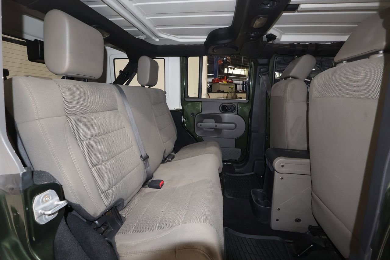 Used 2007 Jeep Wrangler Unlimited Sahara w/ Dual Top Group image 16