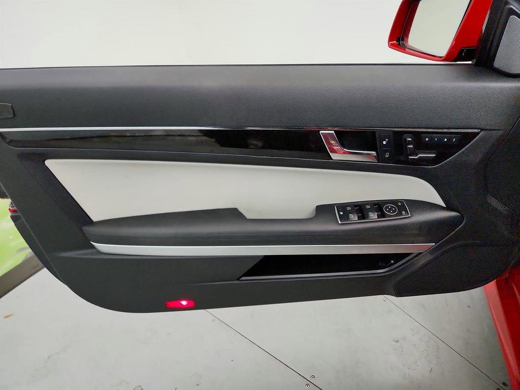 Used 2011 Mercedes-Benz E 550 Cabriolet image 22