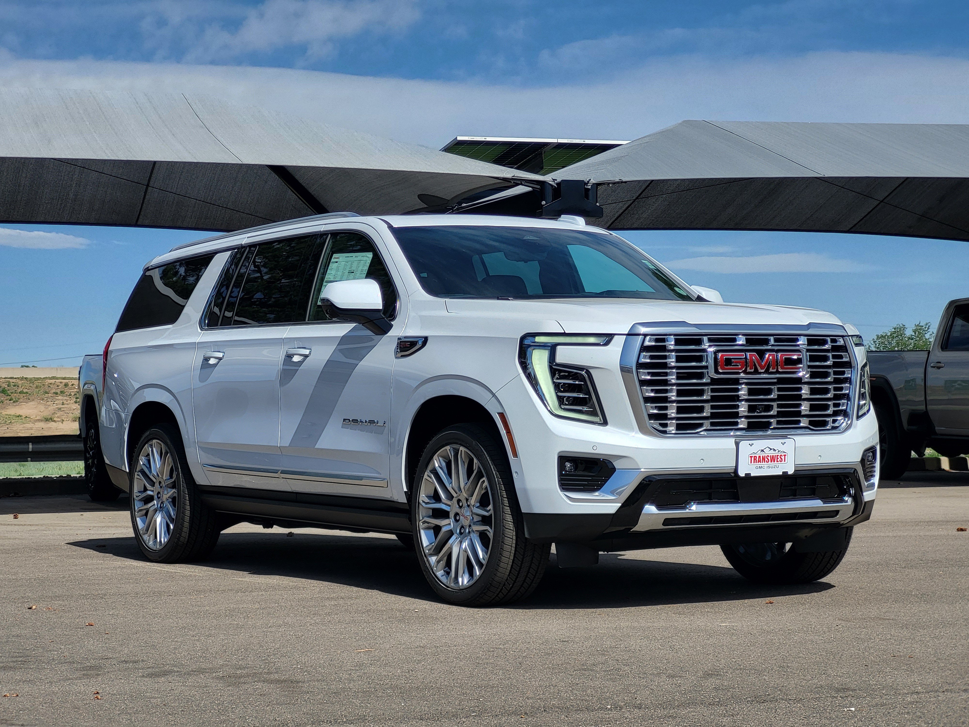 New 2026 GMC Yukon XL Denali w/ Denali Reserve Package AWD/4WD image 3